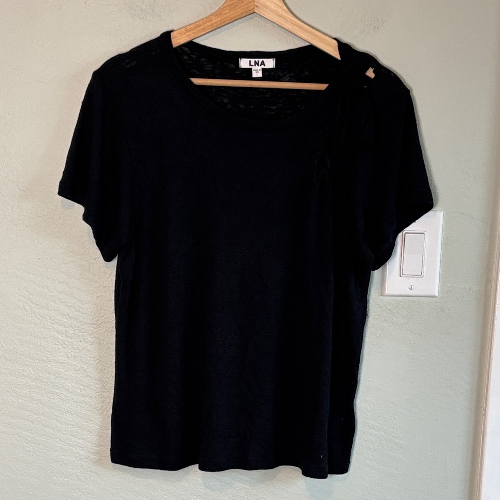 Bundle 2/$30! LNA Black Size L Lace-Up Accent Short Sleeve Tee VGUC